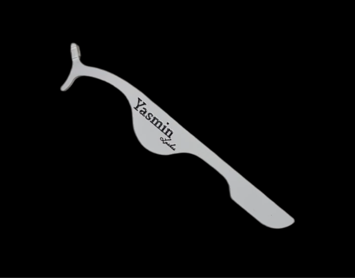 Eyelash applicator